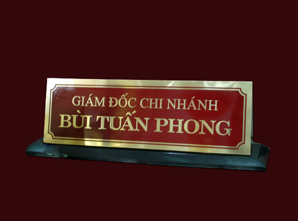 biển chức danh để bàn