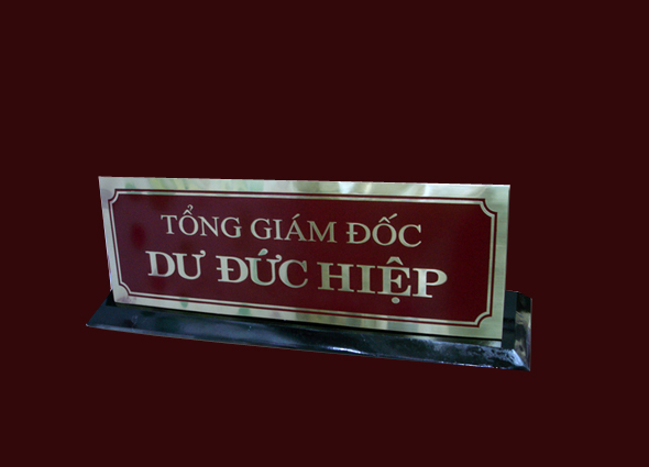 biển chức danh để bàn