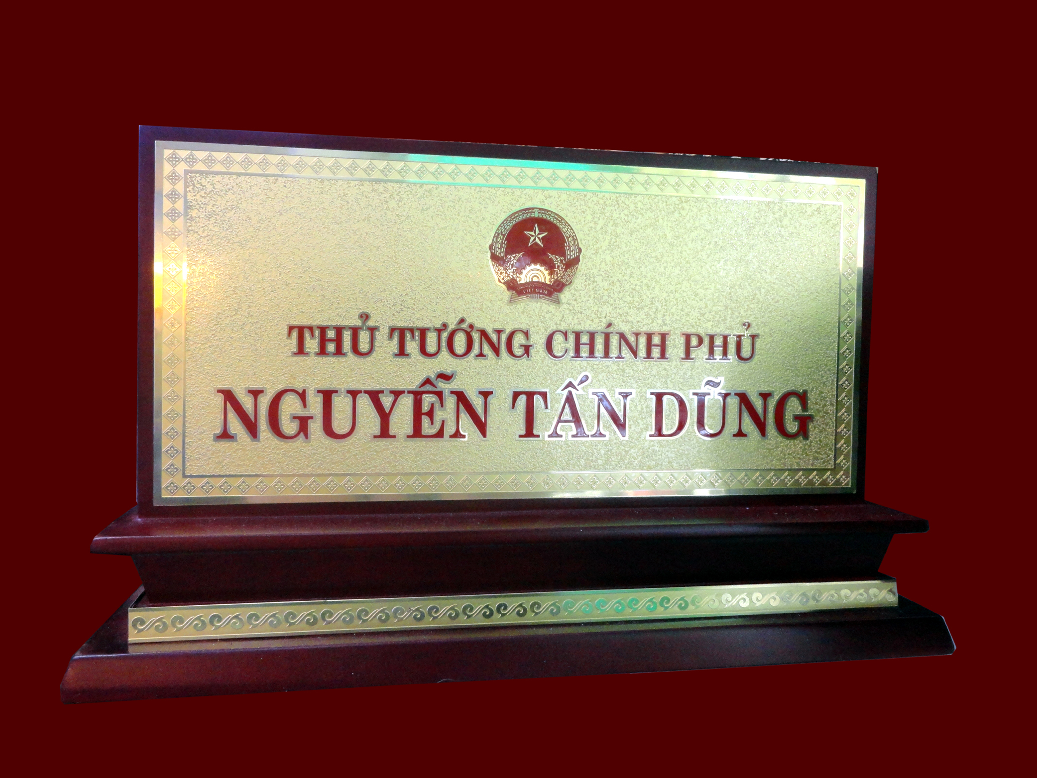 biển chức danh để bàn