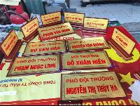 Làm biển chức danh bằng đồng đế gỗ
